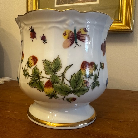 Vintage Strawberry Home Decor - Picture 4 of 16